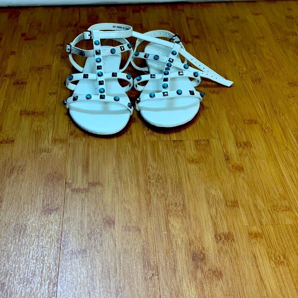 Sandals - Picture 2 of 4